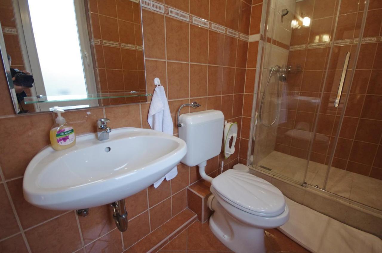 גיולה Bodza Apartman מראה חיצוני תמונה